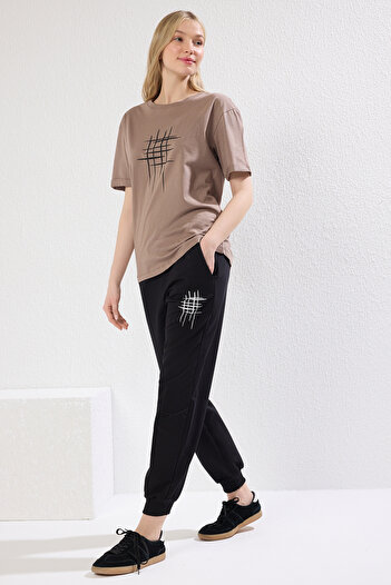 Trendyol Collection Mink Slogan Knitted T-Shirt and Pants Set - Twoss25Au00098