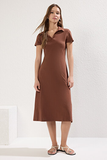 Trendyol Collection Polo Neck Flexible Cotton Midi Skater Φόρεμα - Καφέ TWOSS24EL00480