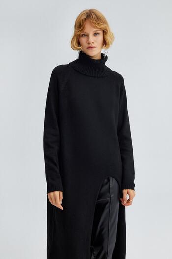 Touché Privé Knitwear Tunic - Front Slit Detail
