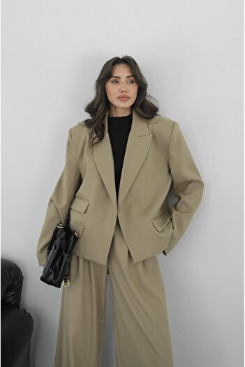 Havoş Beige Pocket Detailed Short Blazer Jacket