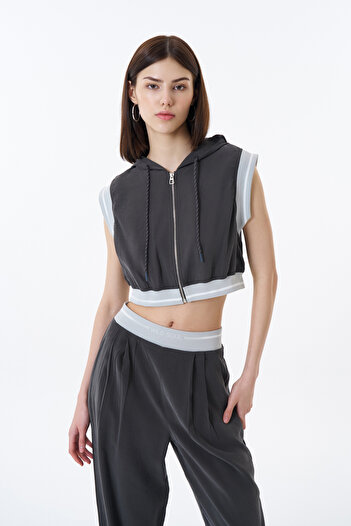 Quzu Anthracite Hooded Zippered Sleeveless Vest Jacket