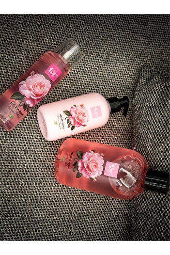 Thera Style Isparta Gülü Duş Jeli 500ml El & Vücut Losyonu 250ml Vücut Spreyi 200ml (3'LÜ SET) | Besleyici