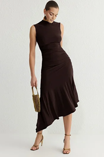 Trendyol Collection Καφέ Πλεκτό Κομψό Βραδινό Φόρεμα Νυχτερινής Αποφοίτησης με Λεπτομέρεια Βολάν TPRSS25EL00005