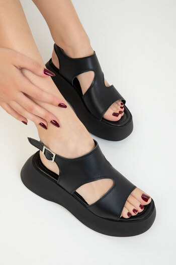 SOHO Women's Black Sandals 18983