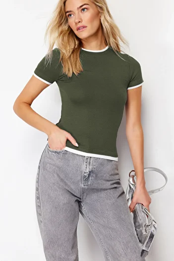 Trendyol Collection Pružné khaki viskózní barevné blokové triko – upnuté, měkká tkanina Twoss24Ts00063