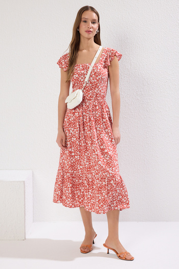 Trendyol Collection Rochie țesută midi din viscoză cu decolteu pătrat cu imprimeu floral TWOSS20EL3331