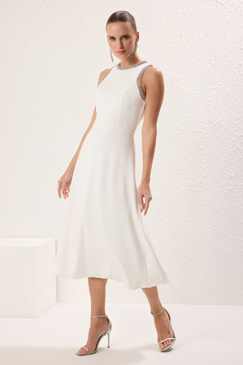 Trendyol Collection Doplněk z bílého hladkého kamene Tkané elegantní/večerní šaty Finike Midi bez podšívky