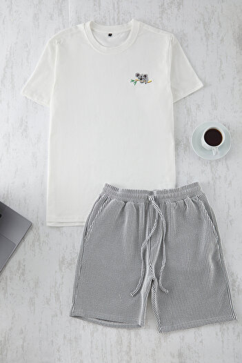 Trendyol Collection Koala vyšívaná černá pruhovaná pletená pyžamová souprava - Regular Fit TMNSS25PT00007