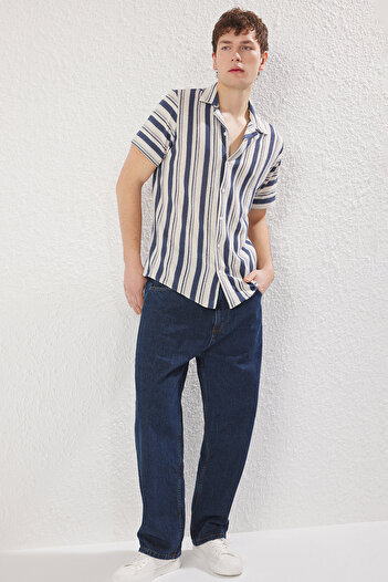 Trendyol Collection Темно-синя сорочка в смужку з м'якої махрової тканини Regular Fit TMNSS25GO00016
