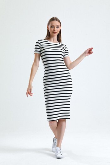 Miss Murem Black Ecru Crew Neck Dress