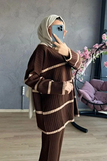 Get Crazy Two-Colored Knitwear Set Brown