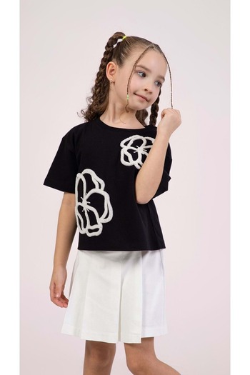 wakawakakidsstore Girls' Set with Knitted Embroidered Shorts and Skirts on the Front