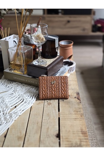 Moom Bag Women's Tan Woven Pattern Square Card Holder Detailed Wallet