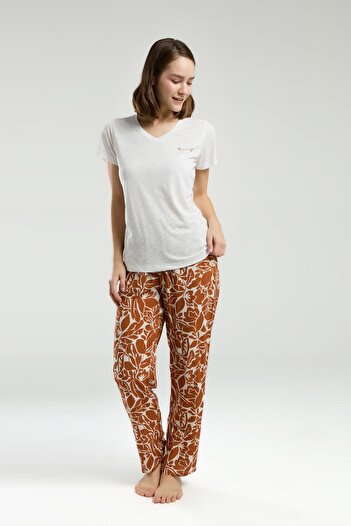Arnetta Top Plain Cream Bottom Patterned Brown Summer Pajama Set, Detail Detail