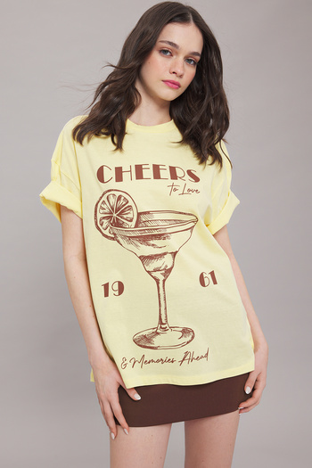 Trendyol Collection Hellgelbes Oversize-Strick-T-Shirt – TWOSS25TS00103