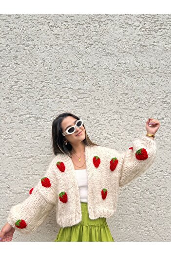 mihal boutique Beyaz Çilek Motifli Hırka