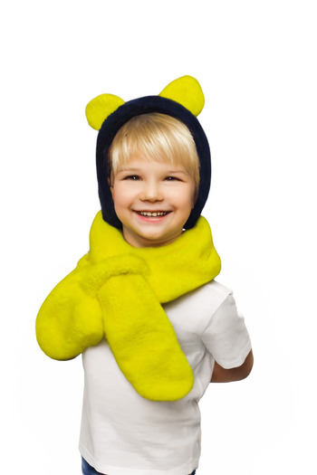 İpek Tekstil In the Cold; the Hat and Scarf Are Designed to Prevent Cold Ears and Throat.