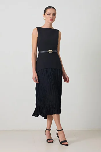 Setre Rochie neagră, fără mâneci, cu curea în talie, cu decolteu în formă de rochie