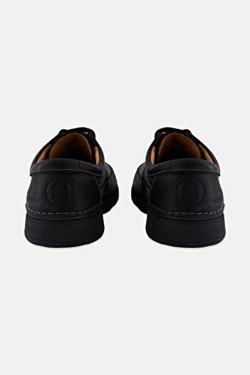 CLARKS Men Standard Nature 5 Lo Lace Up Casual Shoes, Black