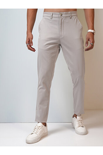 Highlander By Styli Mid Rise Regular Fit Chino Trousers
