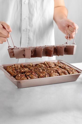 Chavin 18 Person Carbon Steel Brownie Cake Bread Mold - Self Compartment Cin796Pm