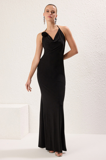 Trendyol Collection Detailní pletené pískové maxi večerní šaty v černé barvě a promoce