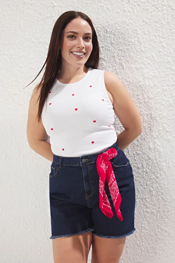 Trendyol Curve White Little Red Heart Embroidered Large Size Tank Top Tbbss25Cv00014