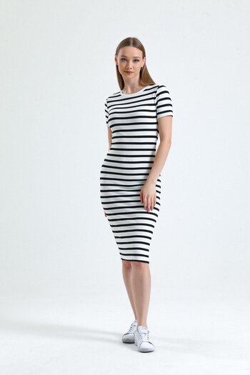 Miss Murem Black Ecru Crew Neck Dress