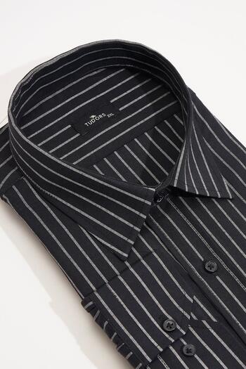 Tudors Men's Large Size Tie Collar Striped Single Pocket Black Shirt