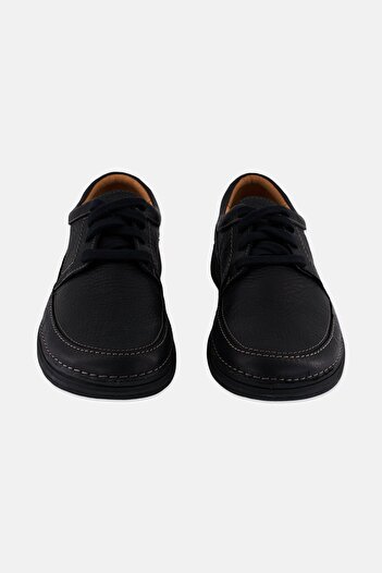 CLARKS حذاء كاجوال برباط من ستاندرد نيتشر 5 لو للرجال، أسود