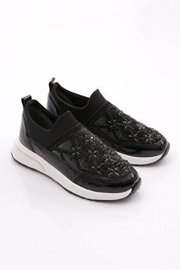 DGN Kadın Çiçek Detaylı Sneaker Ayakkabı Siyah Rugan Beyaz 51235105