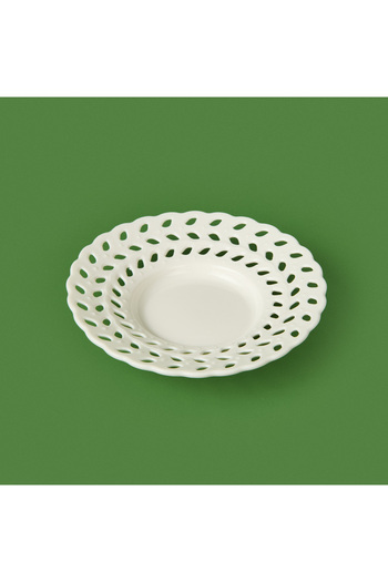 Paçi Porcelain White Tea Plate with Leaf Lace Motif