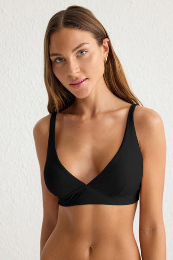 Trendyol Collection Černá měkká pletená podprsenka Micro bez podprsenky s trojúhelníkovým páskem THMSS25SU00009