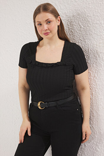 Trendyol Curve Чорна блузка з квадратним вирізом з текстурованим орнаментом Orme Plus Size TBBSS25AF00097