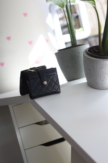 Moom Bag Women's Black Square Diamond Patterned Mini Card Holder Wallet
