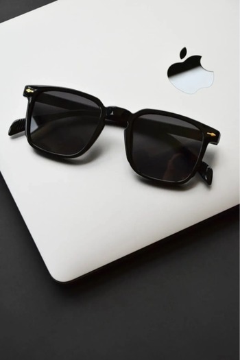 Nilu Moda Women's Black Rectangular Gold Framed Vintage Sunglasses