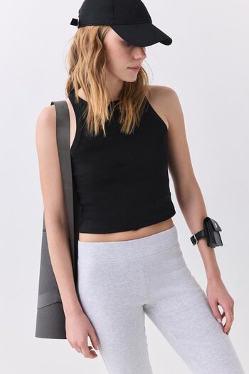 Trendiz Women's Slim Fit Slim Fit Zero Sleeve Crew Neck Knitted Crop Tank Top Black 9013