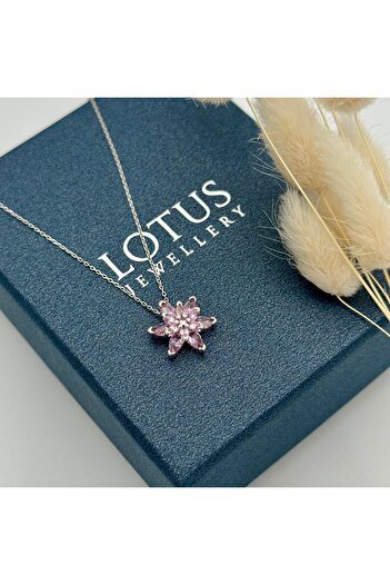 LOTUS JW Işıklı Kolye Kutulu Gümüş Lotus Çiçeği Kolye | 925 Ayar Gümüş Kolye