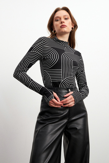Bipantolon Women's Black and White Thin Line Oval Patterned Finger Detailed Bodysuit