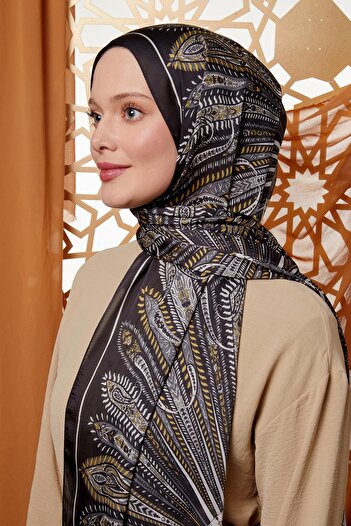 Levidor Black Circular Indian Silk Shawl