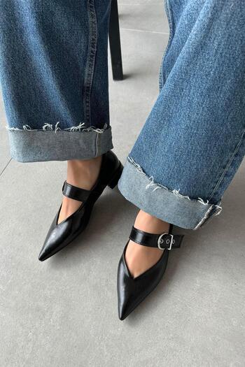 STRASWANS Women's Belt - Wrinkled Leather Ballerina Black Detail