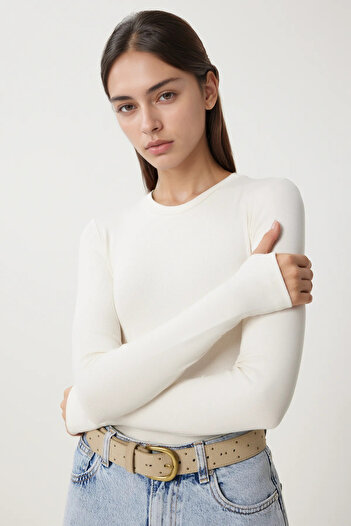 Bled Women's Black Crew Neck Finger Snap Long Sleeve Stretchy Body Blouse White