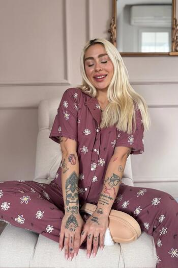 Pijamaevi Set de pijamale cu mânecă scurtă, cu nasturi în față, din bambus, cu model de margarete, pudră