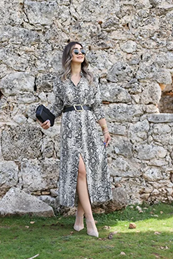 bytugcekaya Φόρεμα με ζώνη με σχέδιο φιδιού