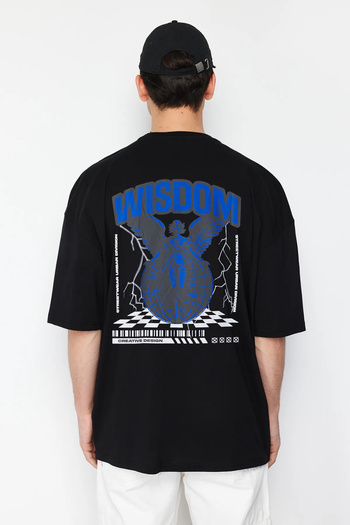 Trendyol Collection Μπλουζάκι μαύρο Oversize/Wide Cut Wizdom με στάμπα 100% βαμβάκι