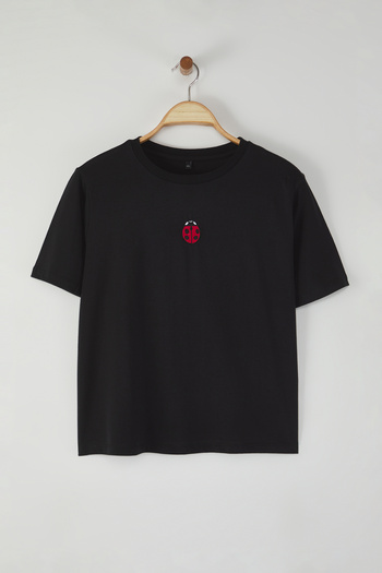 Trendyol Curve Black Crew Neck Embroidery Knitted Tričko větší velikosti TBBSS25BF00015