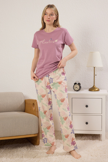 ترينديول كوليكشن طقم بيجامة قطنية بشعار Dusty Rose THMSS25PT00378