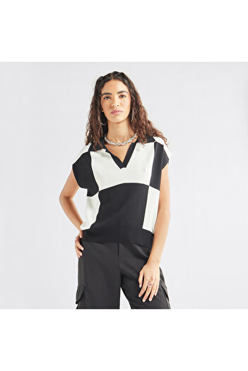 FAV Colourblock T-shirt With Collar And Extended Sleeves