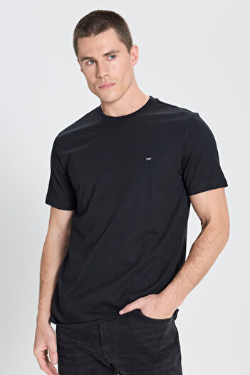 WRANGLER Relaxed Fit Small Logo Siyah Erkek Kısa Kol T-Shirt