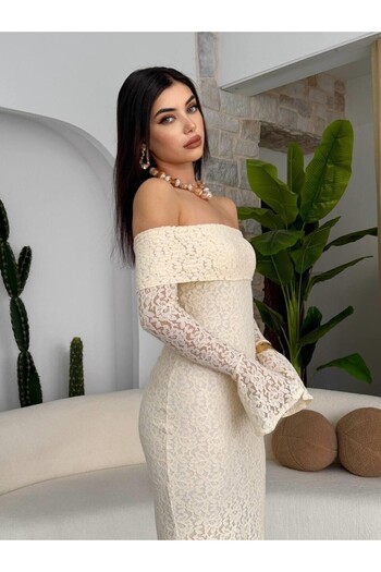 Julidress Μπεζ φόρεμα με δαντέλα με επένδυση αρραβώνων με γιακά Madonna